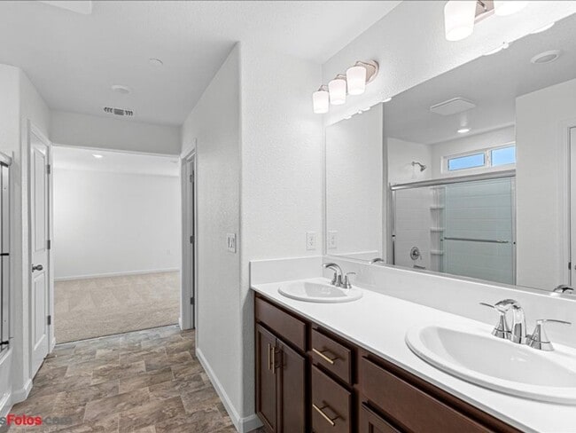 Photo - **** MOVE IN SPECIAL- 1/2 OFF FIRST MONTH ... Casa