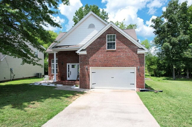 Building Photo - 3120 Pin Oaks Cir NE Rental
