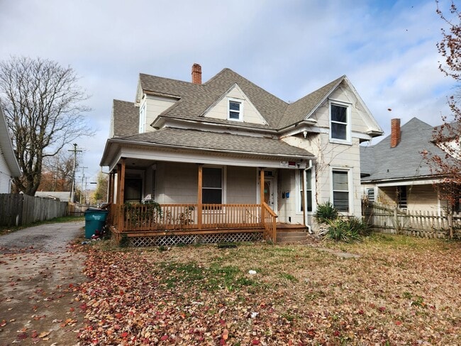 Building Photo - Spacious 2-Bedroom, 1-Bathroom Home AVAILABLE NOW!!