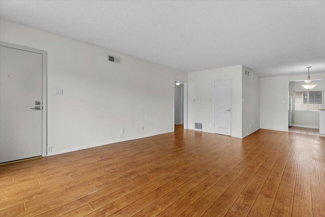 7749-7755 Saint Bernard St