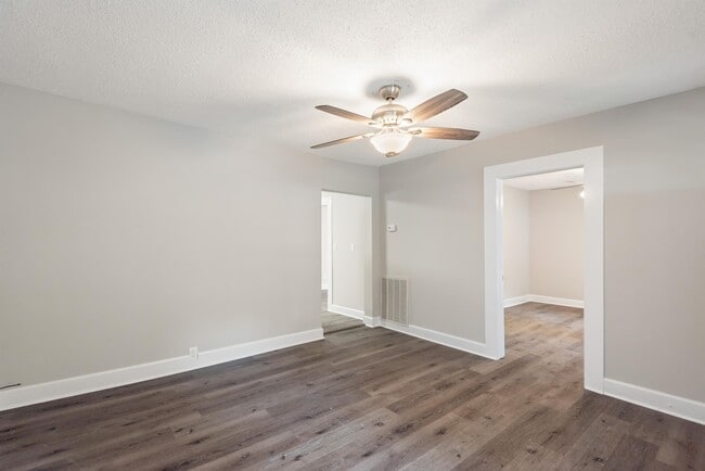 Photo - 3118 Galbraith St