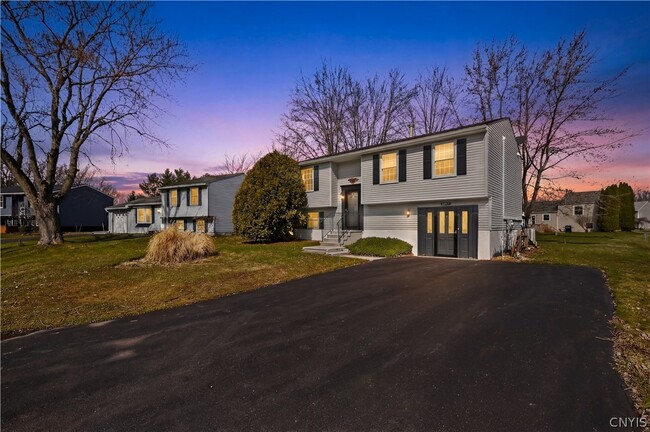 Building Photo - 8237 Mantova Dr