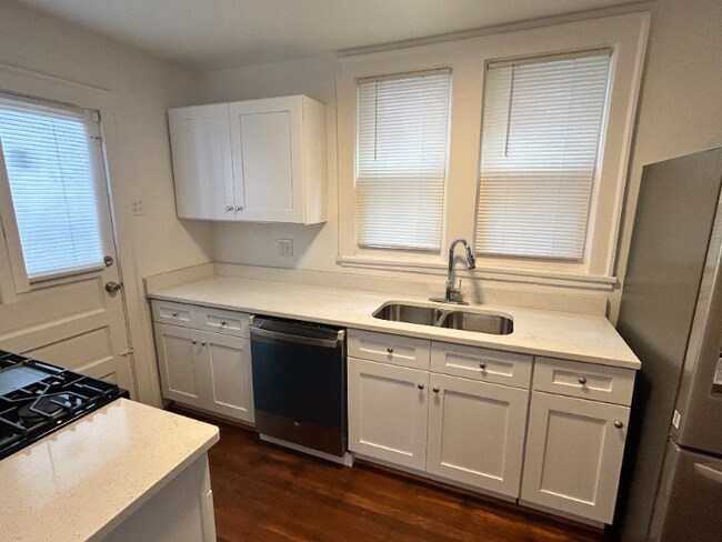 Photo - 323 Onyx Ave