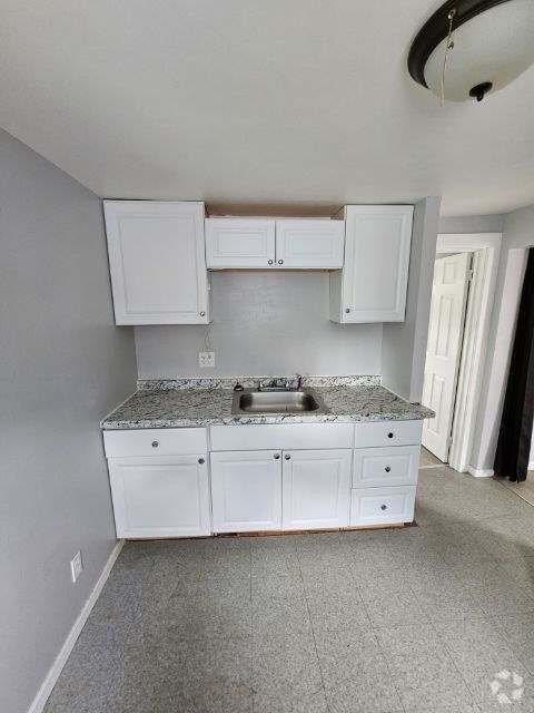 Building Photo - 32 N Lyon St Unit Upper Rental