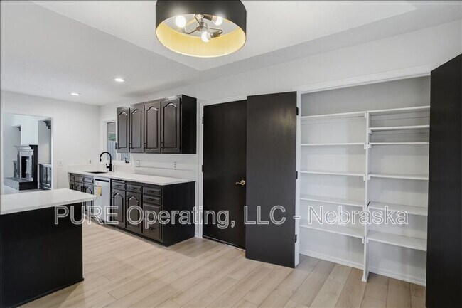 Photo - 15527 Mason Cir