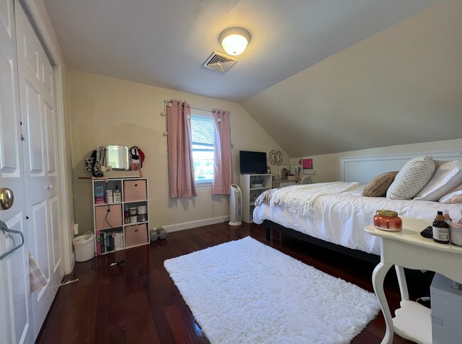 Photo - 14 Duval St Apartments Unit 4