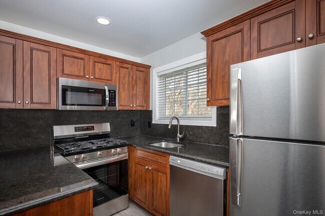 7 Dark Hollow Rd Unit 7-2B
