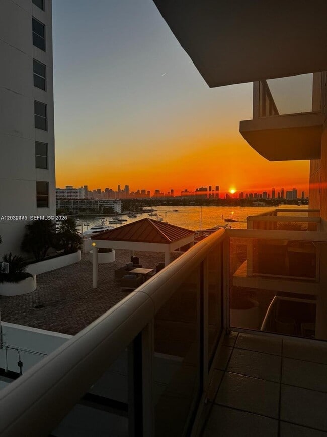 Building Photo - 1900 Sunset Harbour Dr Unit 815