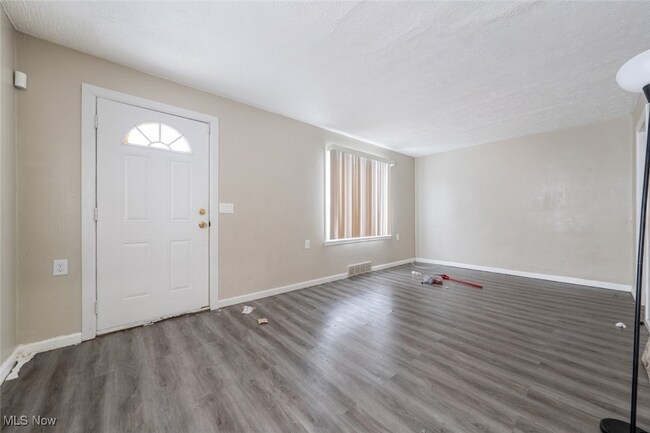 Photo - 18851 Raymond St