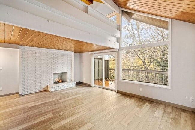 Photo - Beautiful Rustic-Style 1-bedroom Apartment...