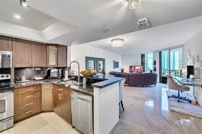 Photo - 520 Brickell Key Dr Unidad A1012