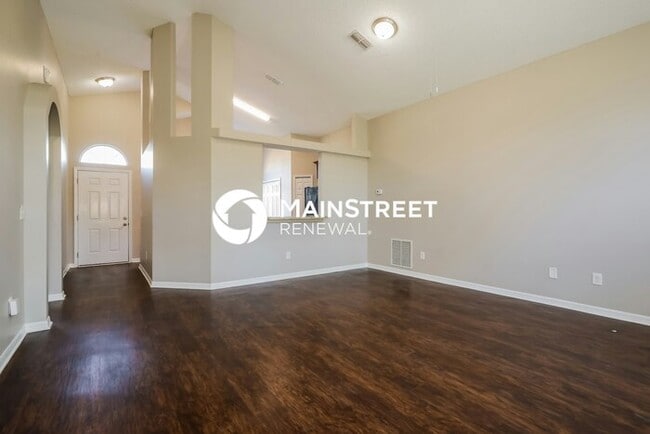 Photo - 3 Bedroom Pet-Friendly Home in Jacksonville, FL with Main Street Renewal