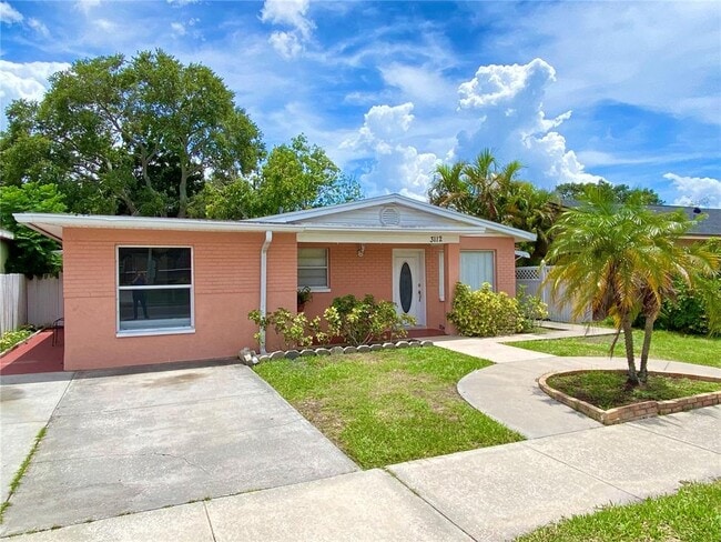 Building Photo - 3112 W Tampa Bay Blvd Rental