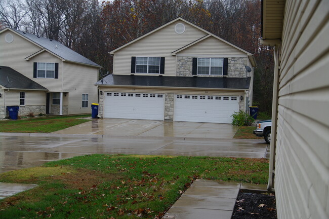 Photo - 833 Woodside Creek Dr Townhome