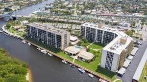 Building Photo - 1629 Riverview Rd Unit 221