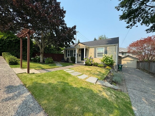 Building Photo - 3420 W Bertona St