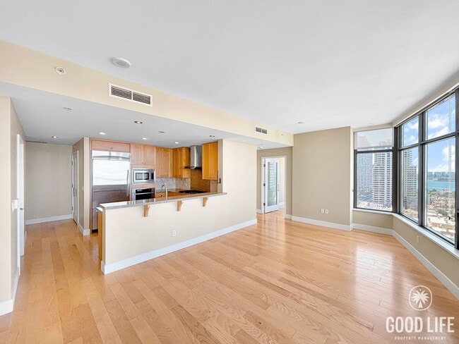 Building Photo - Beautiful 2BD/2BA + Den Condo in Downtown ... Unit 1801