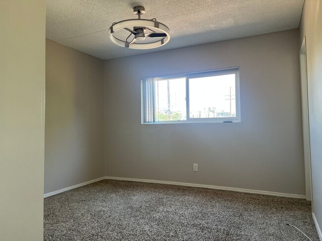 2000 Carnegie Ln Unidad D