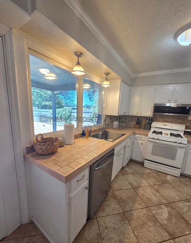 Photo - 4225 Clendon Way