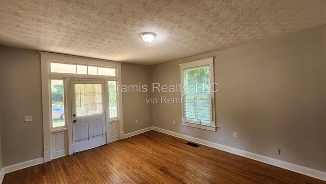 Photo - 56 Polar Rock Rd SW