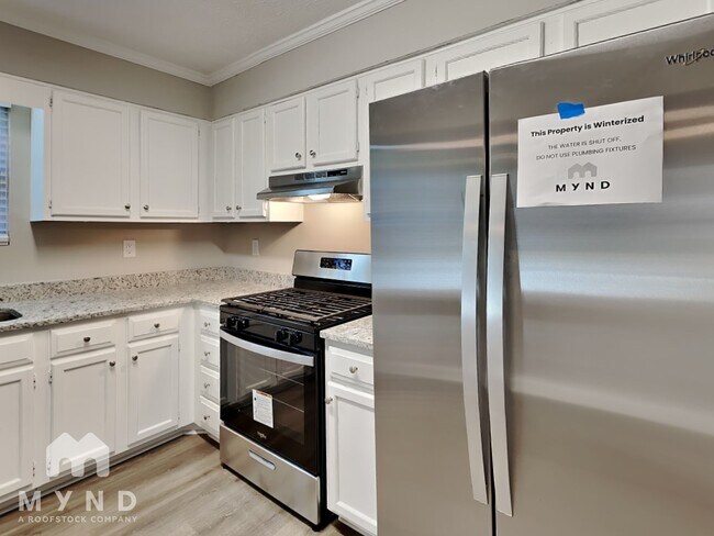 Photo - 2139 Victoria Pl