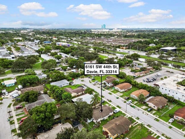 Photo - 6161 SW 44th St Unidad 1-2