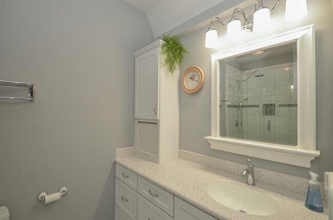 Building Photo - 11711 Memorial Dr Unit 304