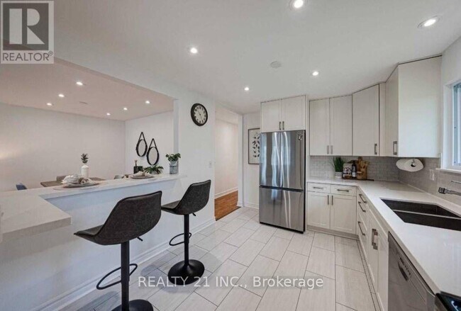 Photo - 812 Sanok Dr