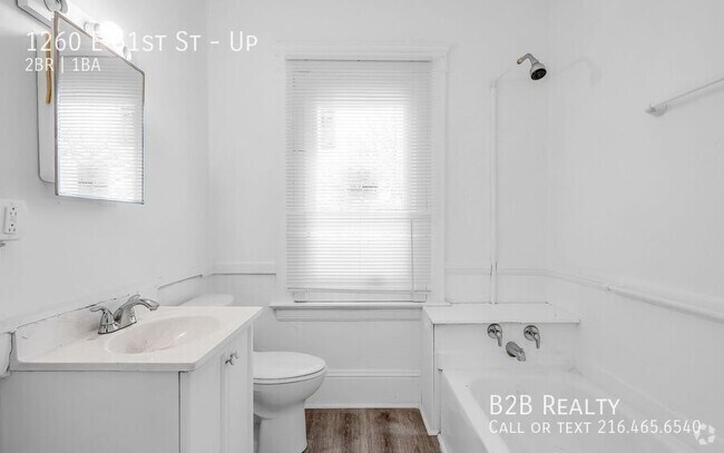 Building Photo - 1260 E 61st St Unit Up Rental