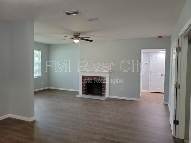 Photo - 1356 River Hills Cir E