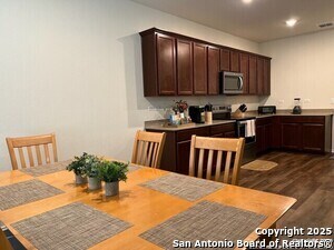 Photo - 724 Sweetgrass