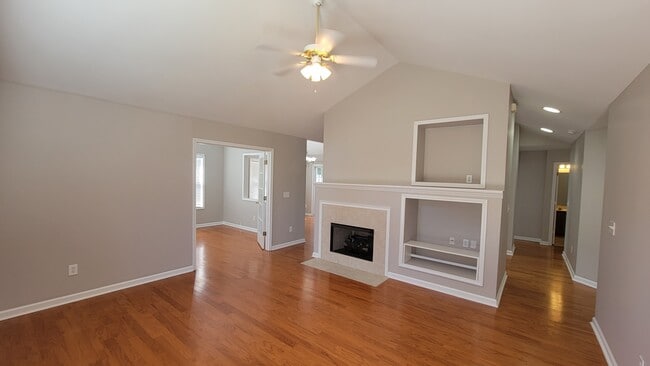 Photo - 905 Somerton Pl