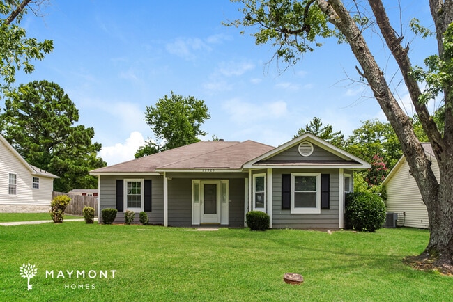 Building Photo - 13905 SW Clovis Cir