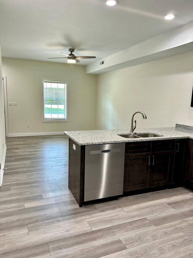 Sala de estar - 208 Fairway Ln Unidad B