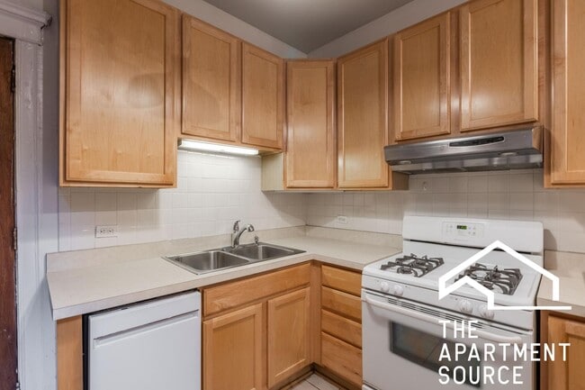 Building Photo - 1235 N Dearborn St Unit O1
