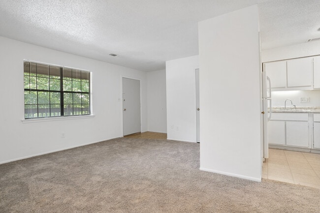 Building Photo - 715 Welcome Ave Unit 67