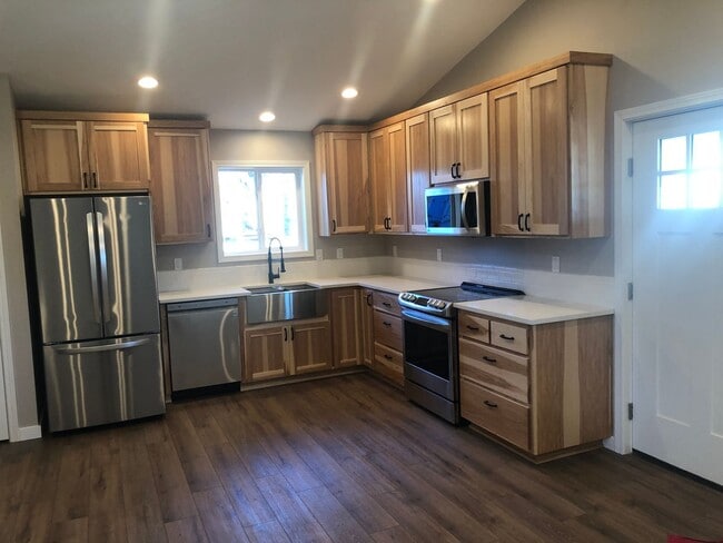 Beautiful 1 bedroom 1 bath house in Springfield! - Beautiful 1 bedroom 1 bath house in Springfield!