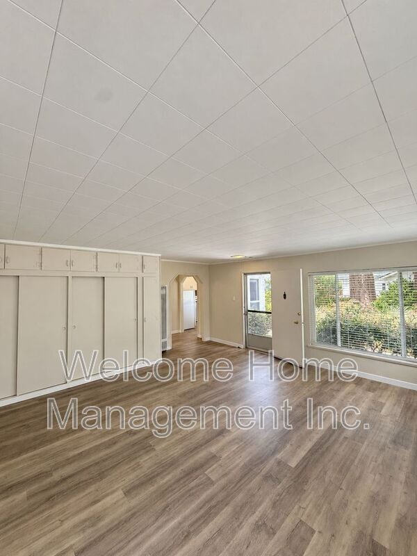 Photo - 477 Grove Way