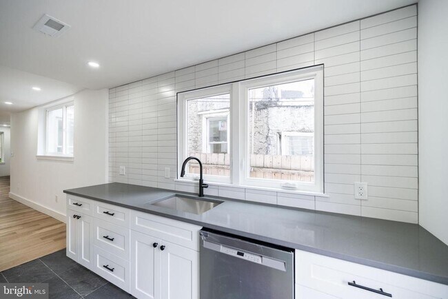 Photo - 2009 E Cumberland St