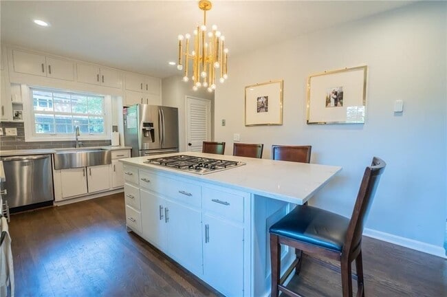 Photo - 1210 Lenox Cir NE