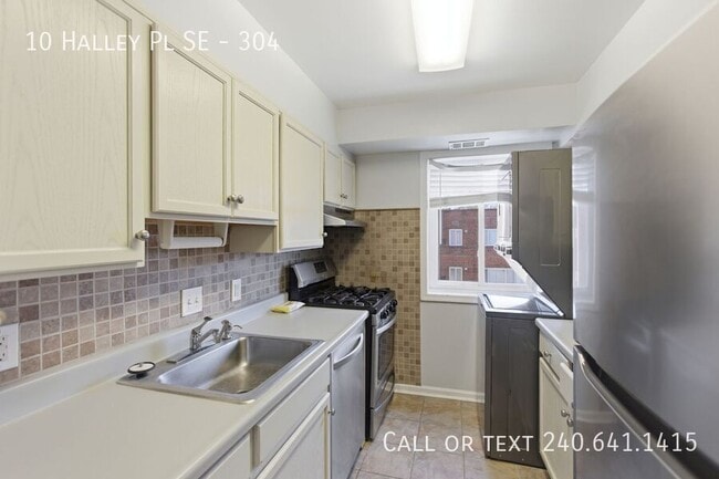 Photo - 10 Halley Pl SE