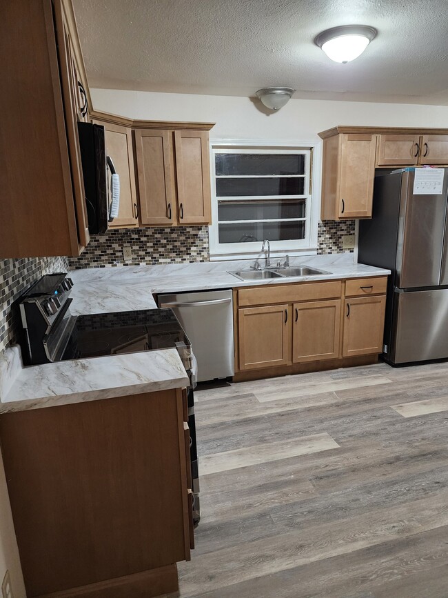 Photo - 511 Roland St