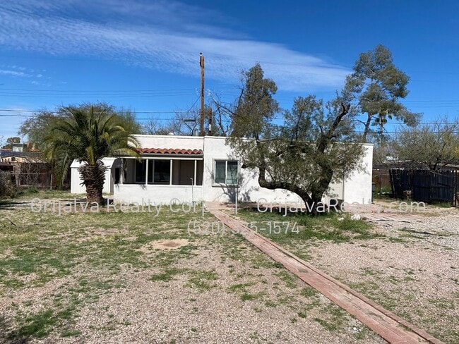 Building Photo - Cute & Cozy 1 Bedroom House on Large Lot (...