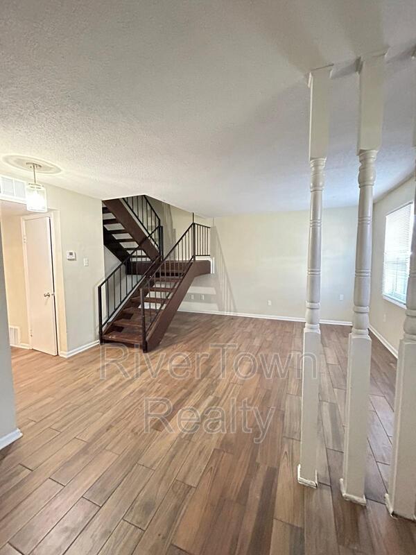 Photo - 984 University St