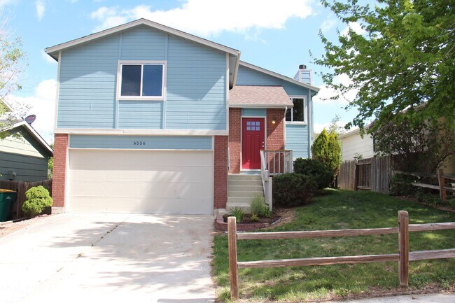 3 Bedroom/ 2 Bath Bi-Level Home with Fence... - 3 Bedroom/ 2 Bath Bi-Level Home with Fence...