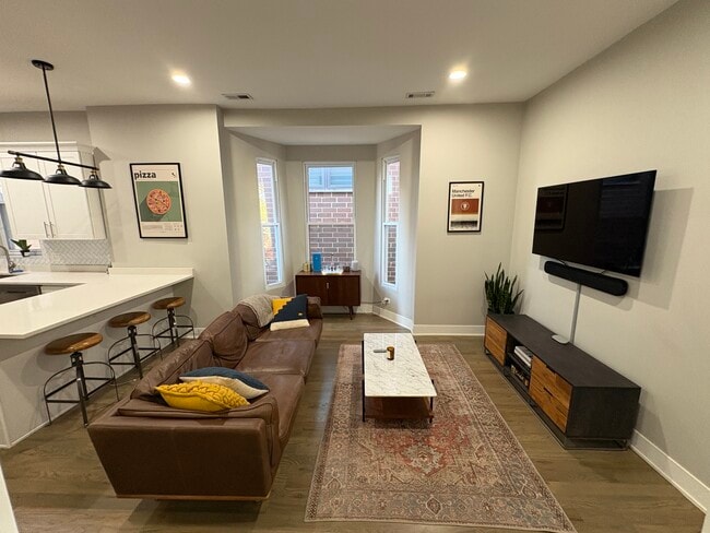 Photo - 1933 W Ohio St Unit 2