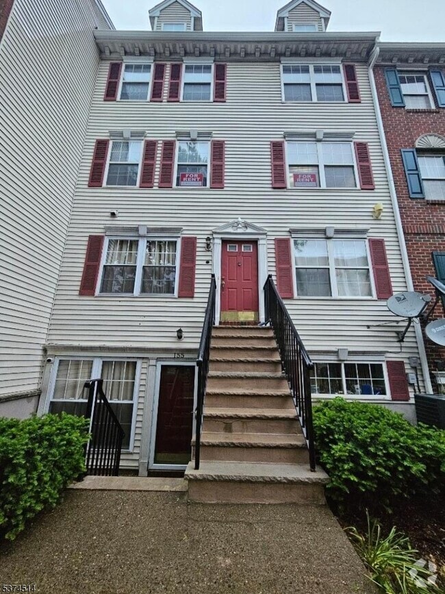Building Photo - 157 W Market St Rental