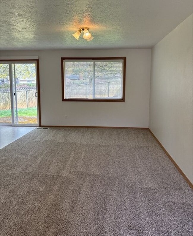 Photo - 3Bd/2Ba Single Story Home - Available to View!