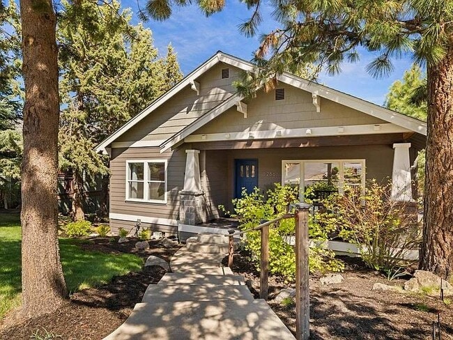 Building Photo - 3256 NW Bungalow Dr Rental