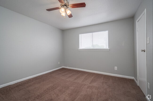 1BR, 1BA - 650SF - Bedroom - Pecan Villa Apartments